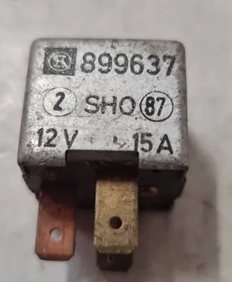 Volkswagen Golf I Ignition relay 321963141A 899637