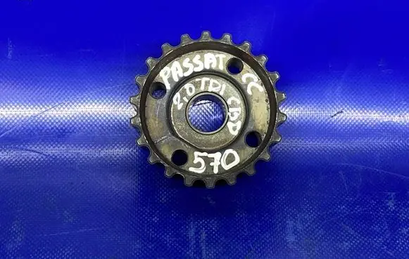 Volkswagen PASSAT CC Crankshaft pulley 045105263A