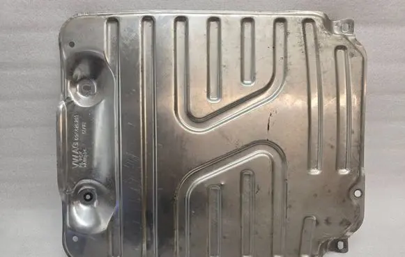 Volkswagen Tayron II Engine splash shield/under tray 5QF825230