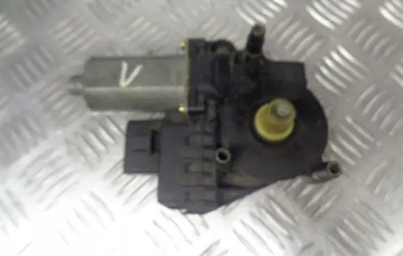 Audi A6 S6 C5 4B Vent window/glass motor 0130821774