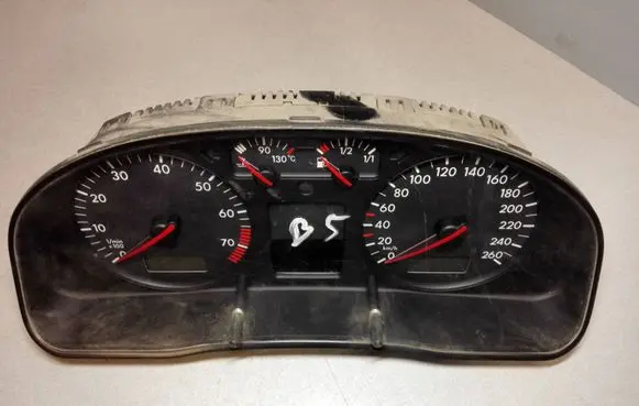 Volkswagen PASSAT B5 Speedometer (instrument cluster) 3B0920822 0263623023 610138423