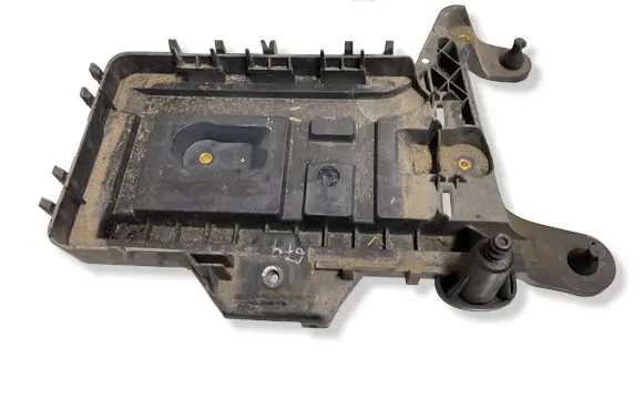 Volkswagen Golf VI Battery tray 1KM915333