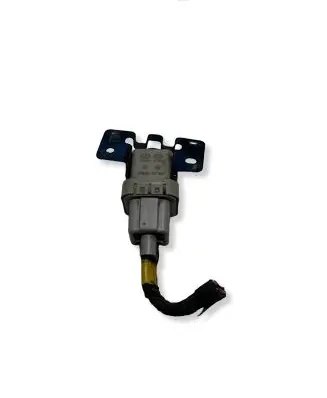 Hyundai Santa Fe Glow plug pre-heat relay 368332F155