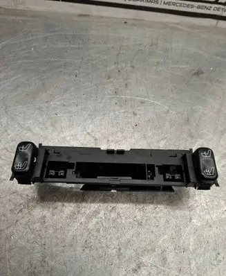 Mercedes-Benz E W210 Seat heating switch 2108200051 679552