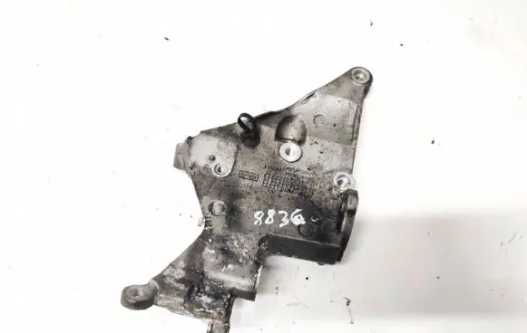Engine mounting bracket