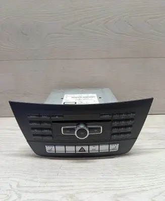 Mercedes-Benz C W204 Radio/CD/DVD/GPS head unit A2049009410 A2049013503