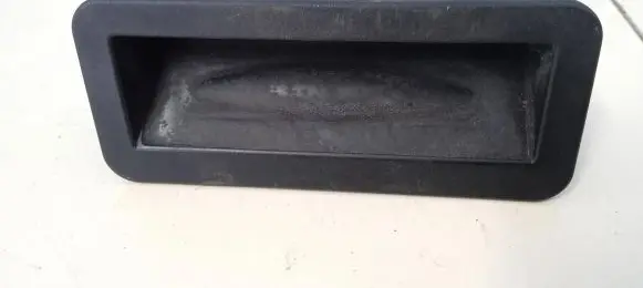 Tailgate opening switch