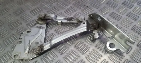 Volkswagen Golf Plus Engine bonnet/hood hinges 5m0823301