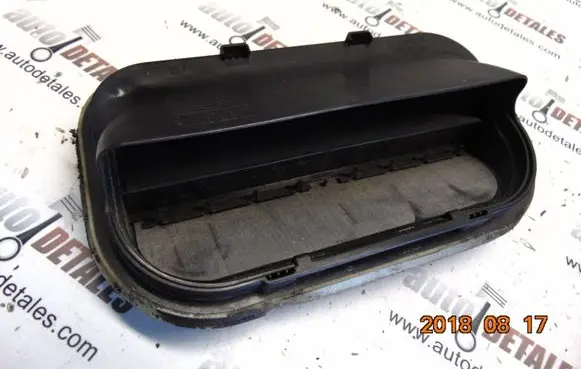 Quarter panel pressure vent