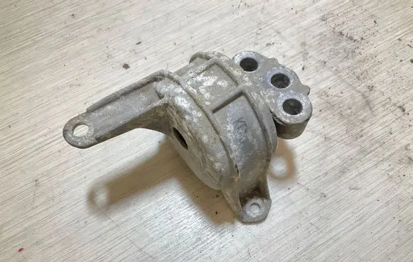 Opel Zafira B Engine mount bracket 90539246