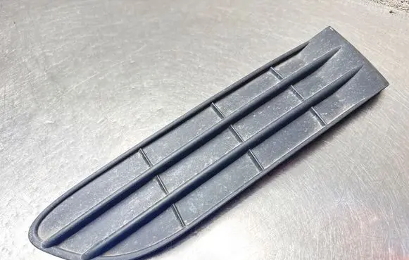 Volvo V50 Front bumper lower grill 30744921 BP8BB