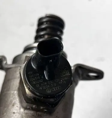 Audi A3 S3 8P Fuel injection high pressure pump HTR03C127026D
