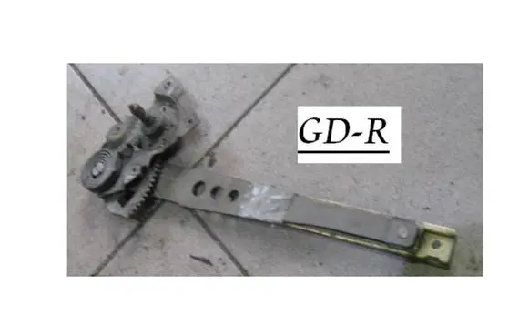 Rear door manual window regulator