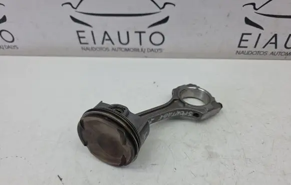 KIA Sportage Piston with connecting rod 