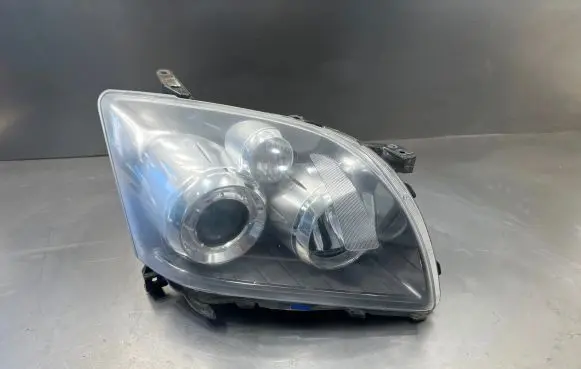 Toyota Avensis T250 Headlight/headlamp