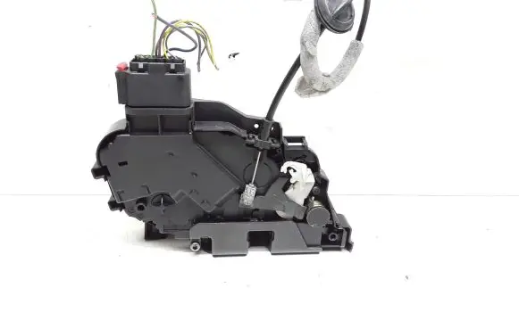 Volvo S80 Front door lock 30699415