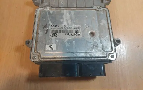 KIA Ceed Engine control unit/module ECU 0261S05598 39110-2B522