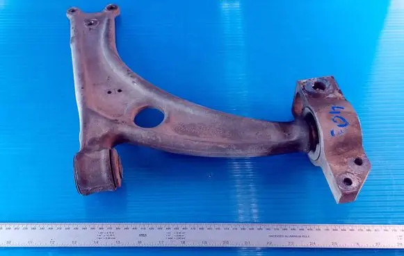 Volkswagen PASSAT B6 Front lower control arm/wishbone 3C0407153B