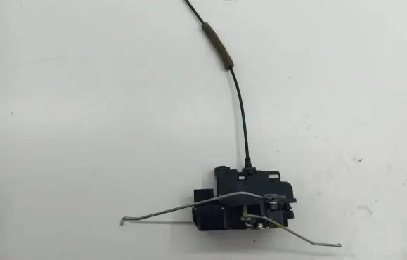 Opel Antara Front door lock A081876