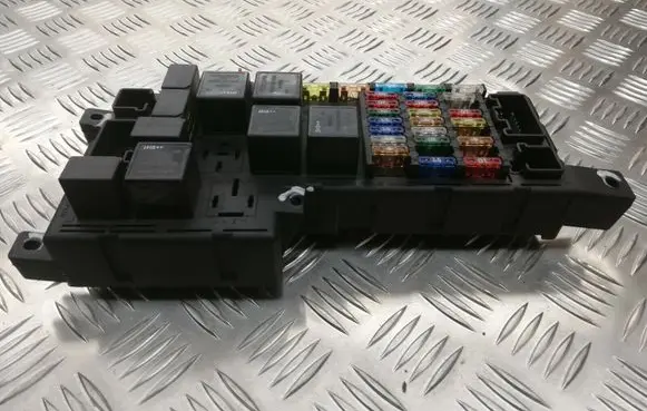 Volvo V70 Fuse module 8637841 518323324