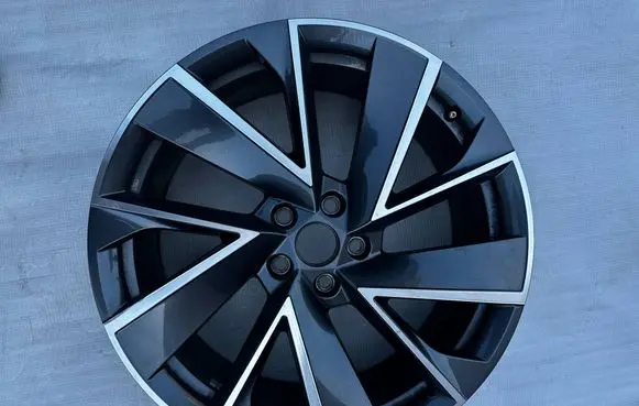 Skoda Enyaq iV R20 alloy rim 5LA601025