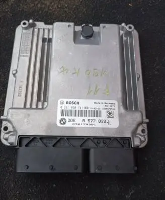 BMW 5 F10 F11 Engine control unit/module 8577839 0281030741