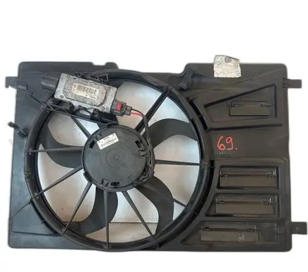 Ford Focus Radiator cooling fan shroud 8V618C607R