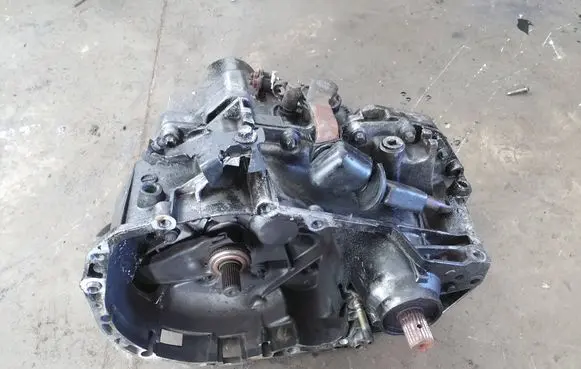 Renault Megane I Manual 5 speed gearbox JB3972