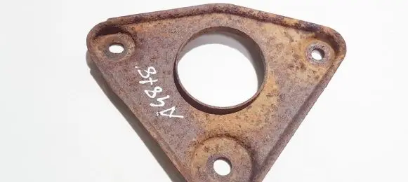 Nissan X-Trail T30 Engine mounting bracket