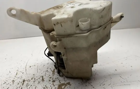 Volvo XC70 Windshield washer fluid reservoir/tank 30784233
