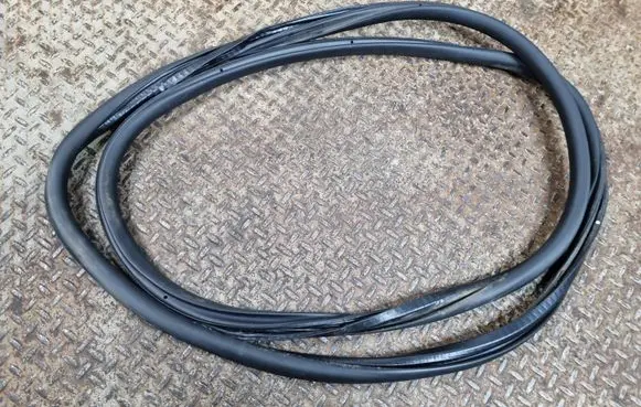 Opel Grandland X Front door rubber seal 9811537480