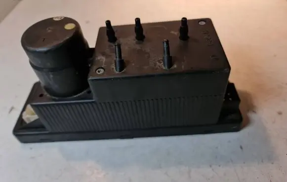 Mercedes-Benz E W210 Central locking motor 0132006339 2108000148