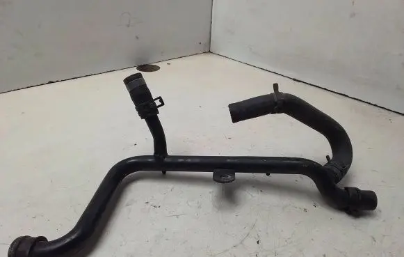 Volkswagen PASSAT B5.5 Engine coolant pipe/hose 06B121065A