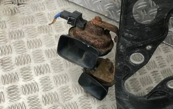 Audi A6 S6 C4 4A Horn signal