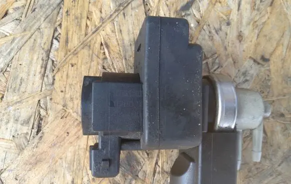 Nissan Primera Turbo solenoid valve 82002772190 820027