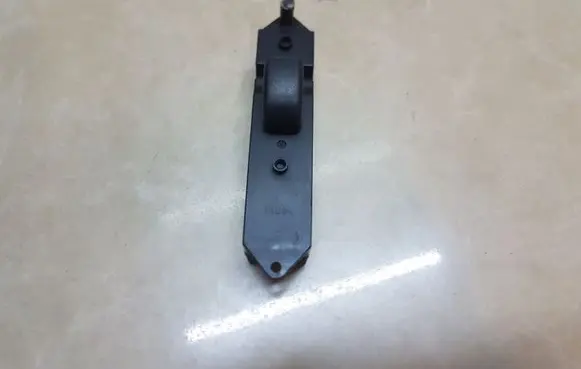 Mitsubishi Pajero Sport I Electric window control switch MR194819
