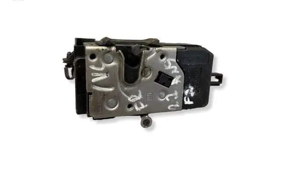 Opel Vectra C Front door lock 24447343