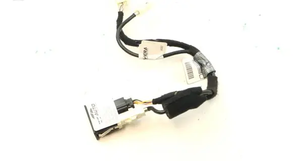 BMW 3 E90 E91 USB socket connector 9237654 9202724 9231763