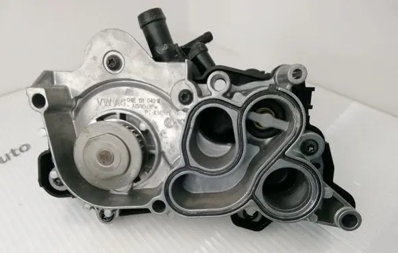 Volkswagen Golf VII Water pump 04E121042