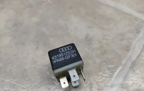 Volkswagen PASSAT B5 Other relay 431951253H