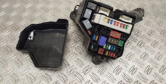 Toyota Yaris Fuse box set 821110UA41A 826620D130