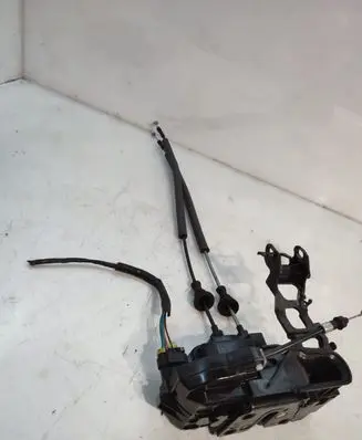 Hyundai Santa Fe Front door lock 813102B070