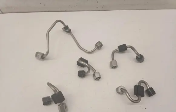 Fuel injector supply line/pipe