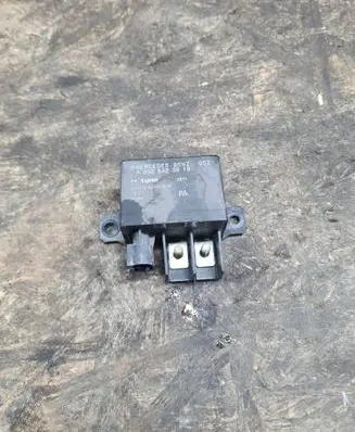 Mercedes-Benz E W211 Charging relay A0025423819 V23132A2001X14