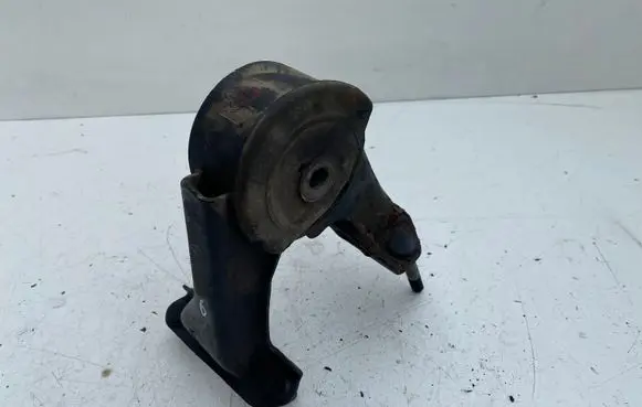 Toyota Avensis T250 Engine mount bracket
