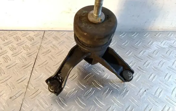 Lexus RX 450H Engine mount bracket