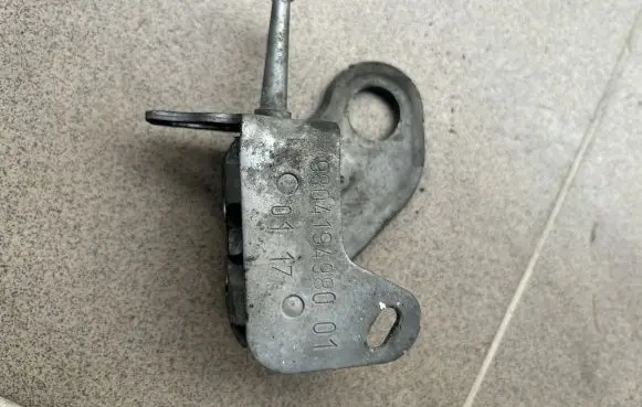 Ford Kuga II Engine mounting bracket 9804194980 980419498001