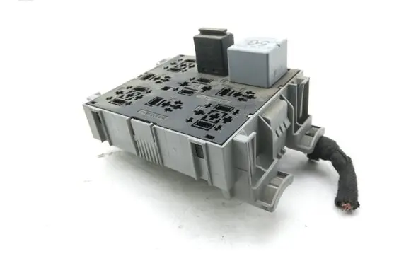Volkswagen Touareg I Relay mounting block 7L0937503A