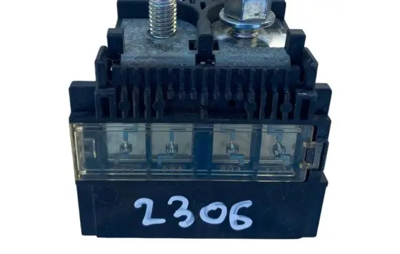 Nissan Juke I F15 Fuse module 2438079915