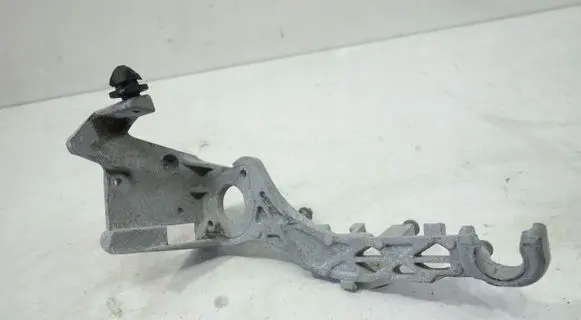 Mercedes-Benz C W205 Air filter cleaner box bracket assembly A6510940427